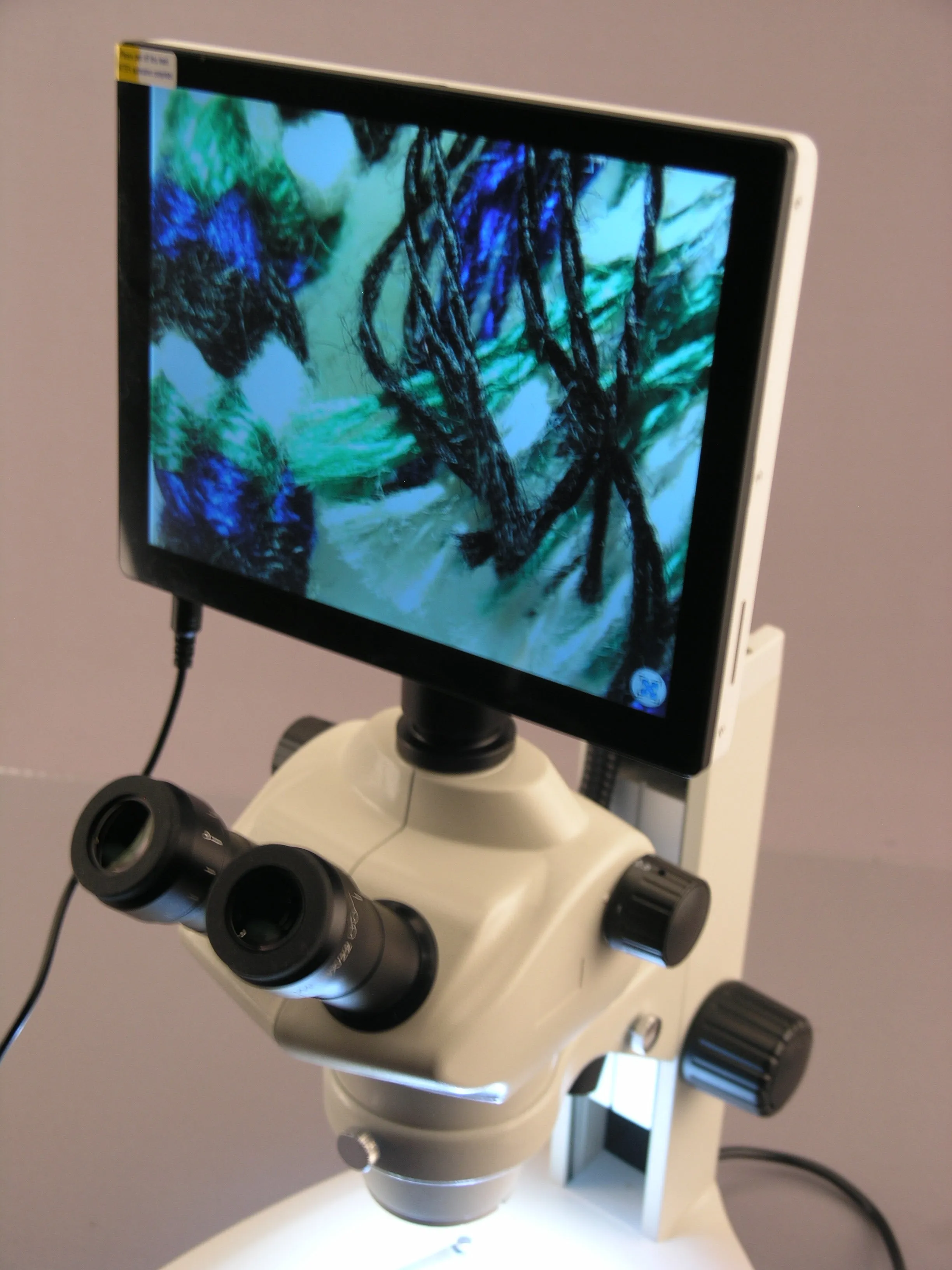 AmScope CP Series 9.7" Touchscreen 5.0MP Imaging System with Android OS, Wi-Fi and HDMI for Microscopes