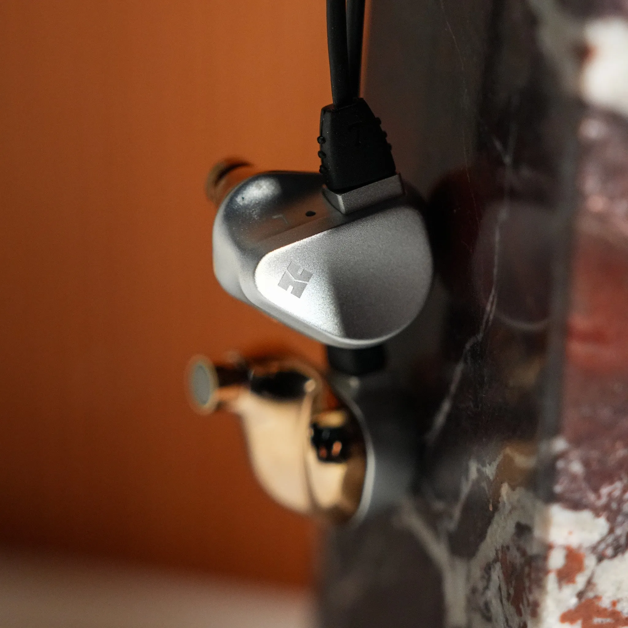 HiFiMAN Svanar | Flagship Dynamic Universal IEMs