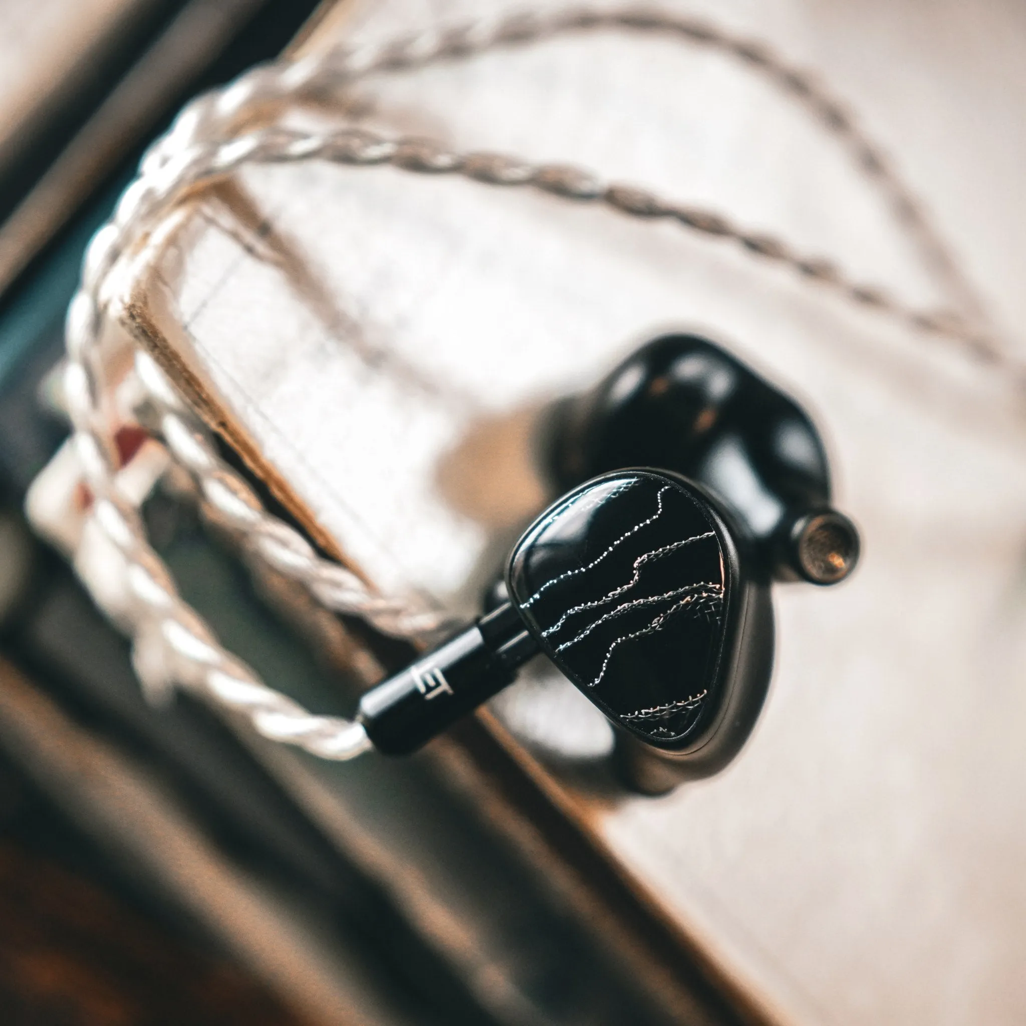 Noble Audio Onyx | 8-Driver Quadbrid Flagship Universal IEMs